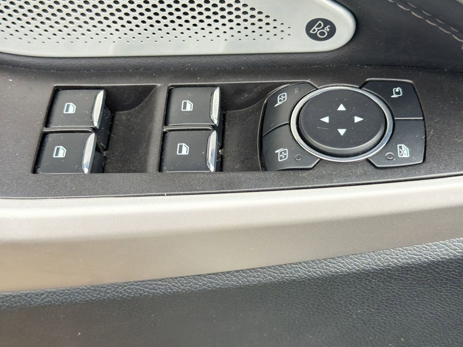 Used 2023 Ford Explorer Limited w/ Limited Technology Package RWD image 18