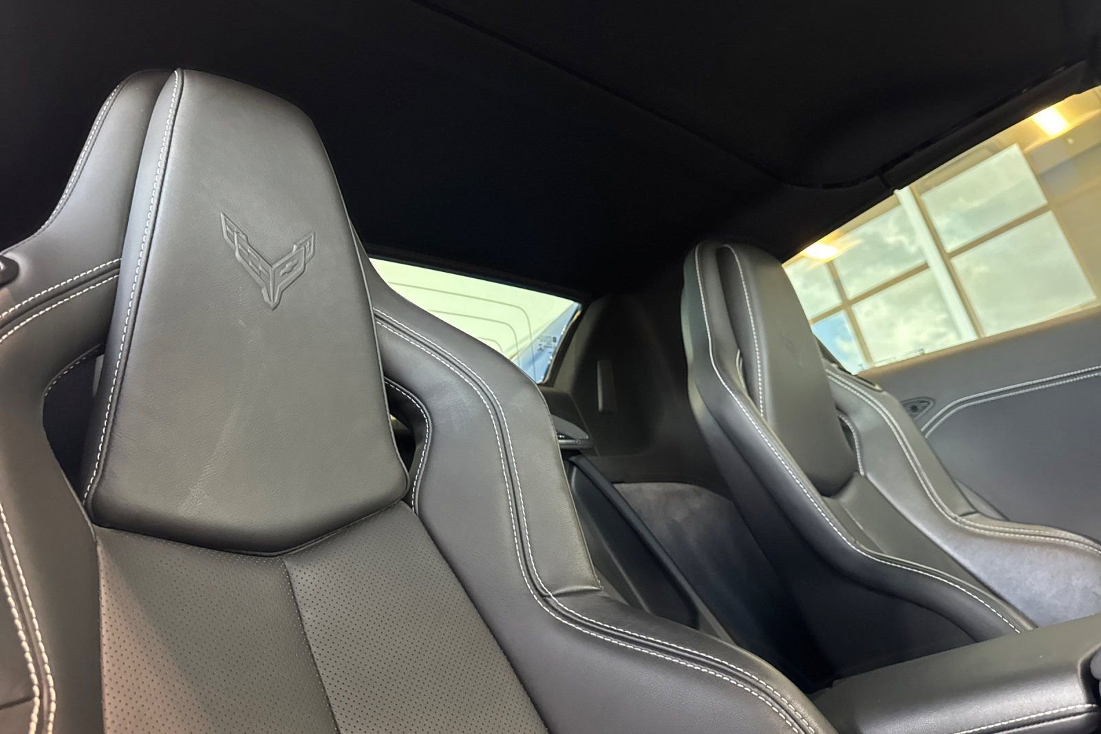 Used 2022 Chevrolet Corvette Stingray Convertible w/ Z51 Performance Package image 17