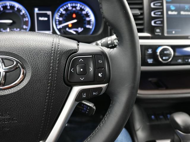 Used 2017 Toyota Highlander Limited AWD/4WD image 25