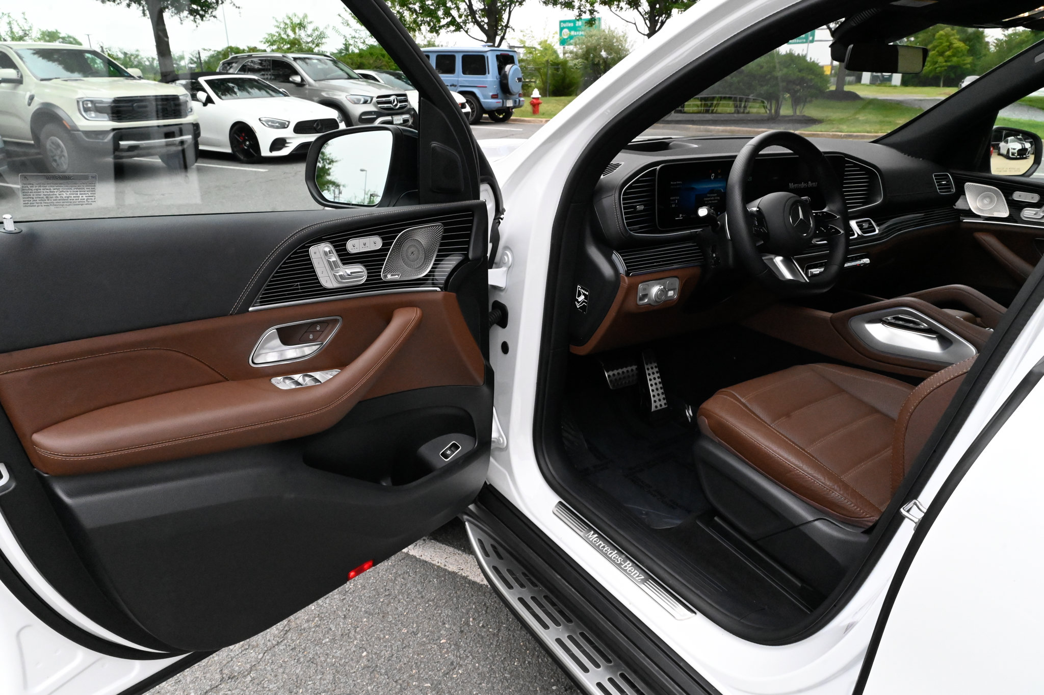 Used 2025 Mercedes-Benz GLS 580 4MATIC image 15