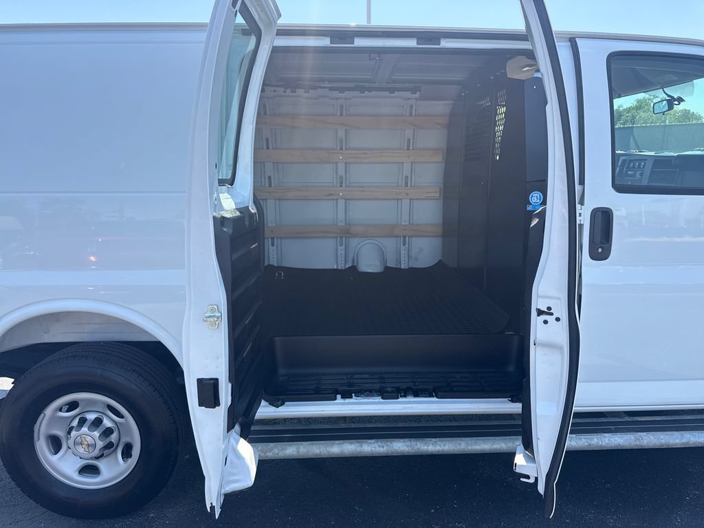 Used 2025 Chevrolet Express 2500 w/ Driver Convenience Package RWD image 17
