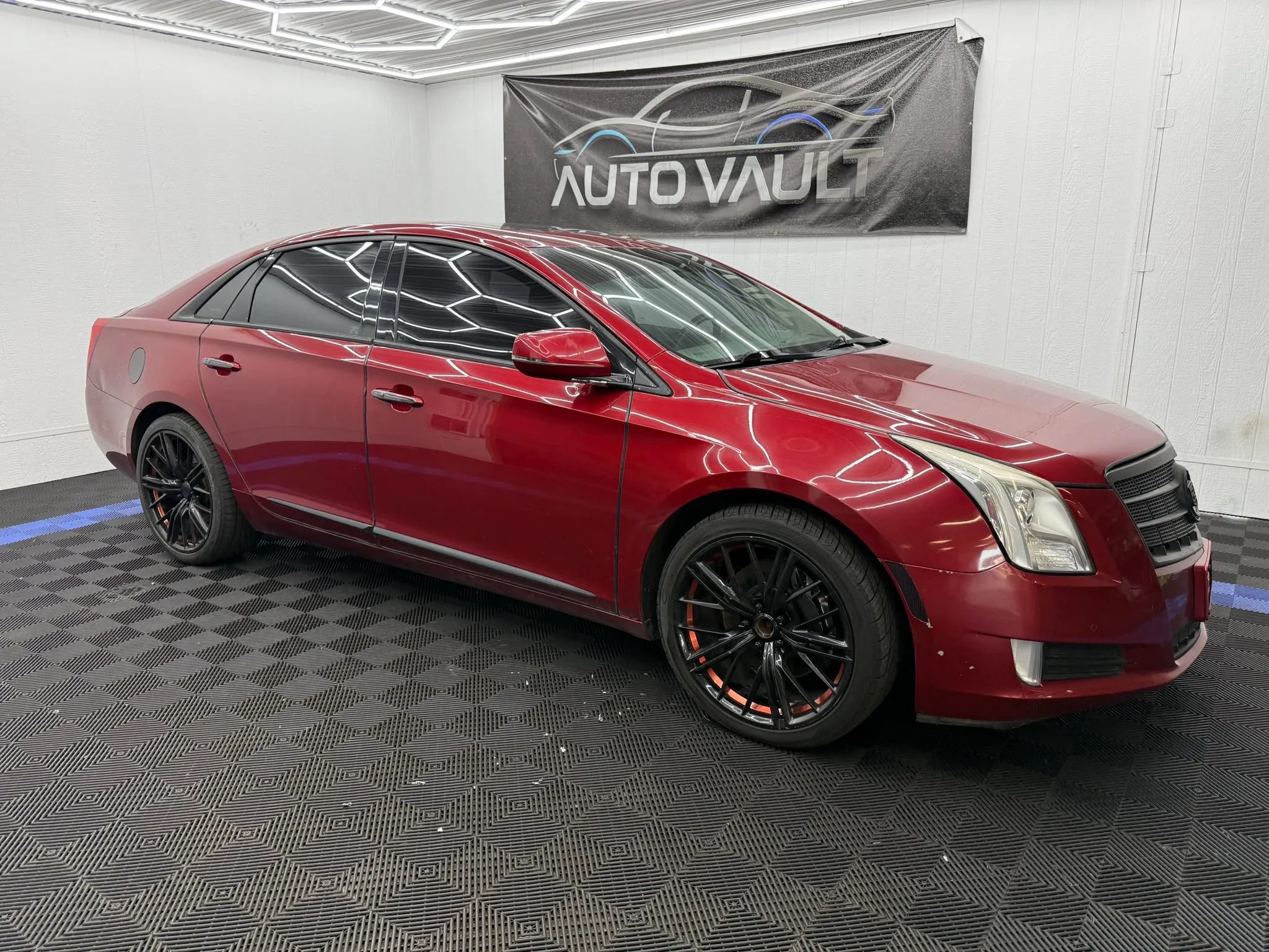 Used 2013 Cadillac XTS Platinum AWD/4WD image 2
