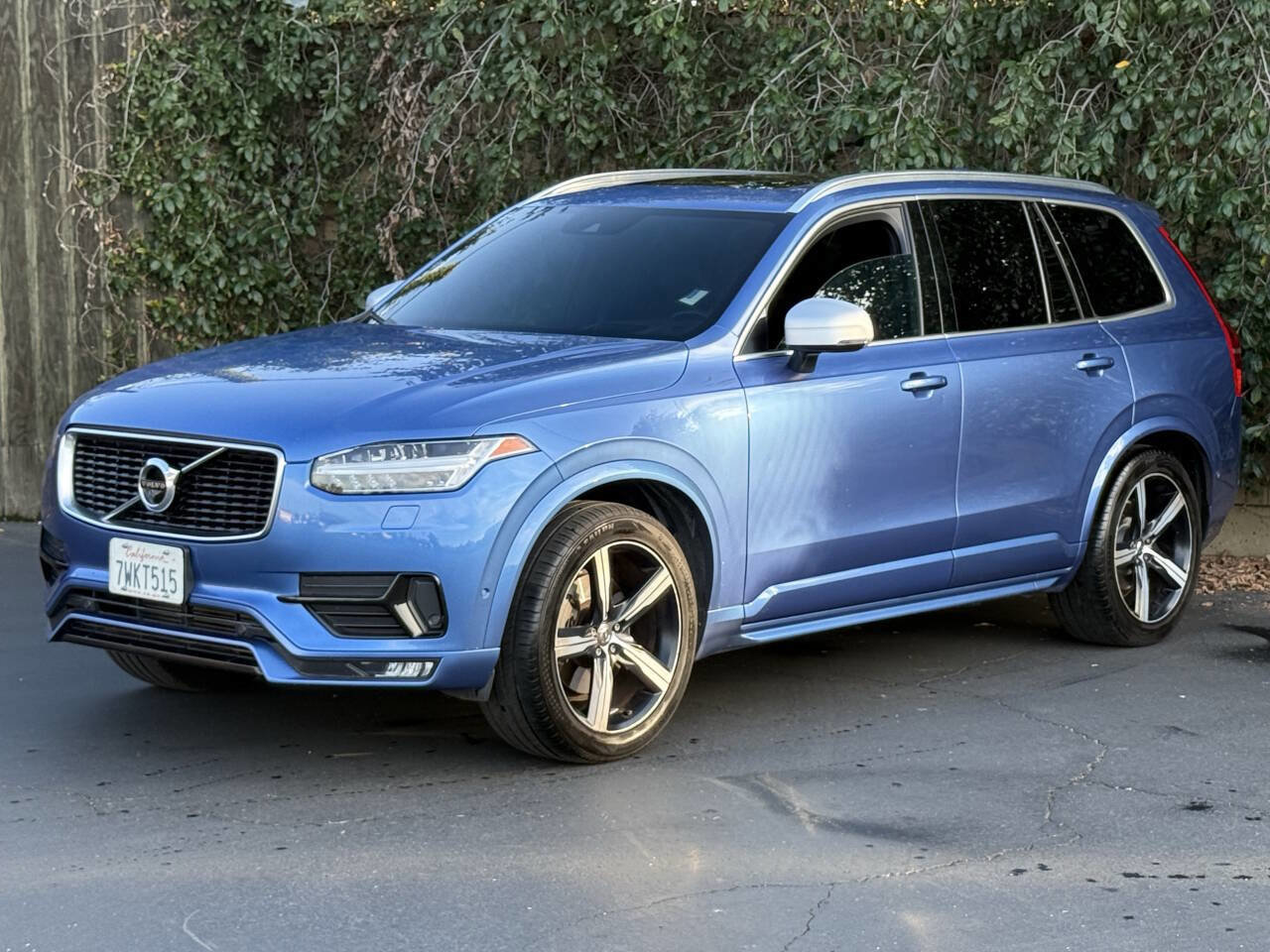 Used 2017 Volvo XC90 T6 R-Design w/ Vision Package AWD/4WD image 4