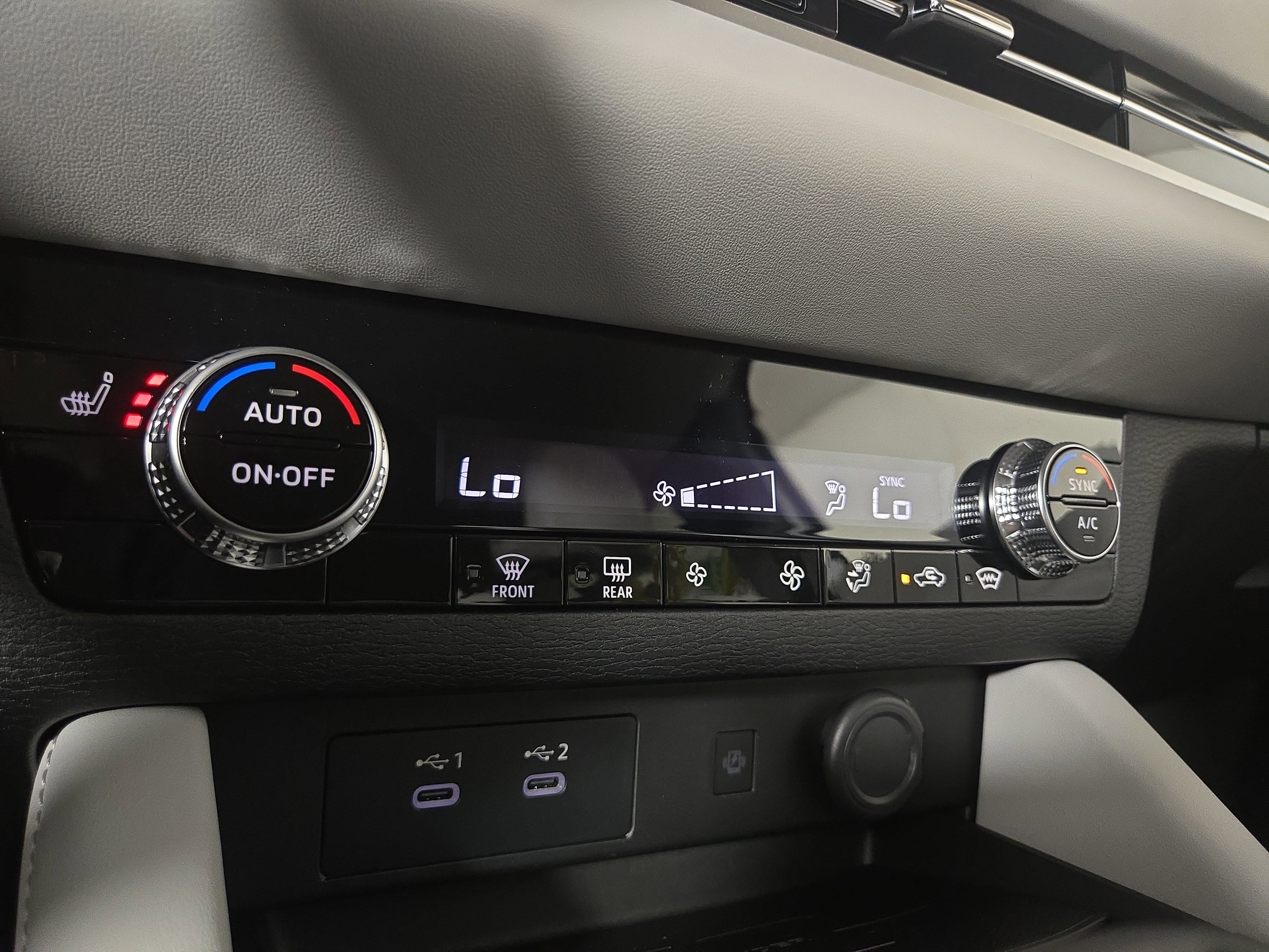 New 2025 Mitsubishi Outlander SE image 27