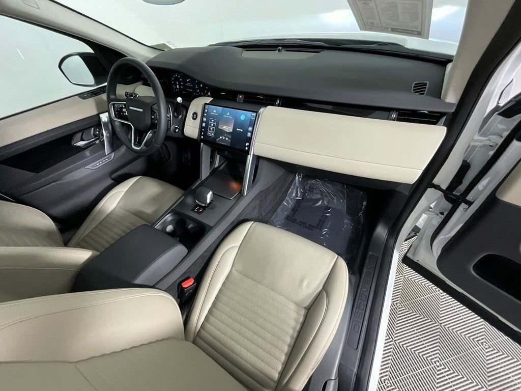 Used 2025 Land Rover Discovery Sport S image 20