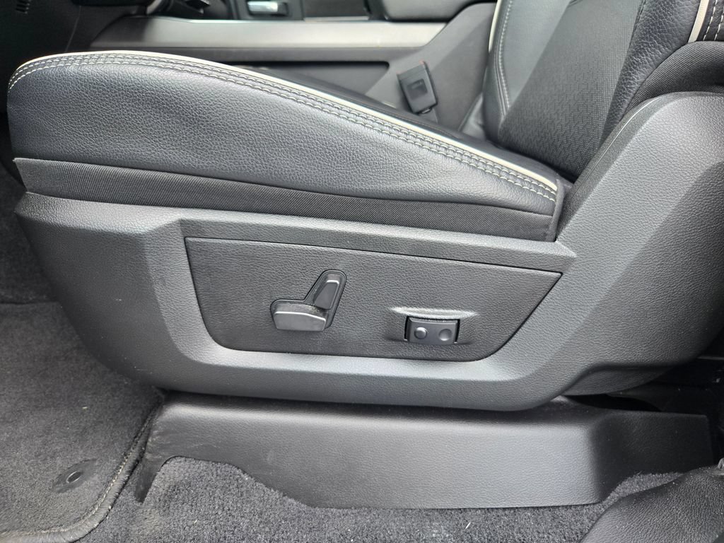 Used 2025 RAM 2500 Laramie AWD/4WD image 17