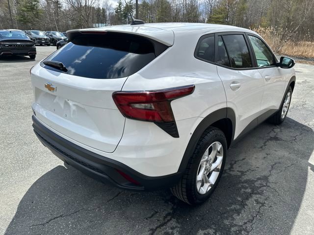 Used 2024 Chevrolet Trax LS w/ LS Convenience Package image 5