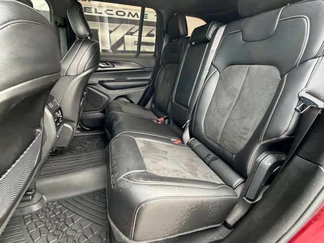 Used 2025 Jeep Grand Cherokee Altitude AWD/4WD image 14