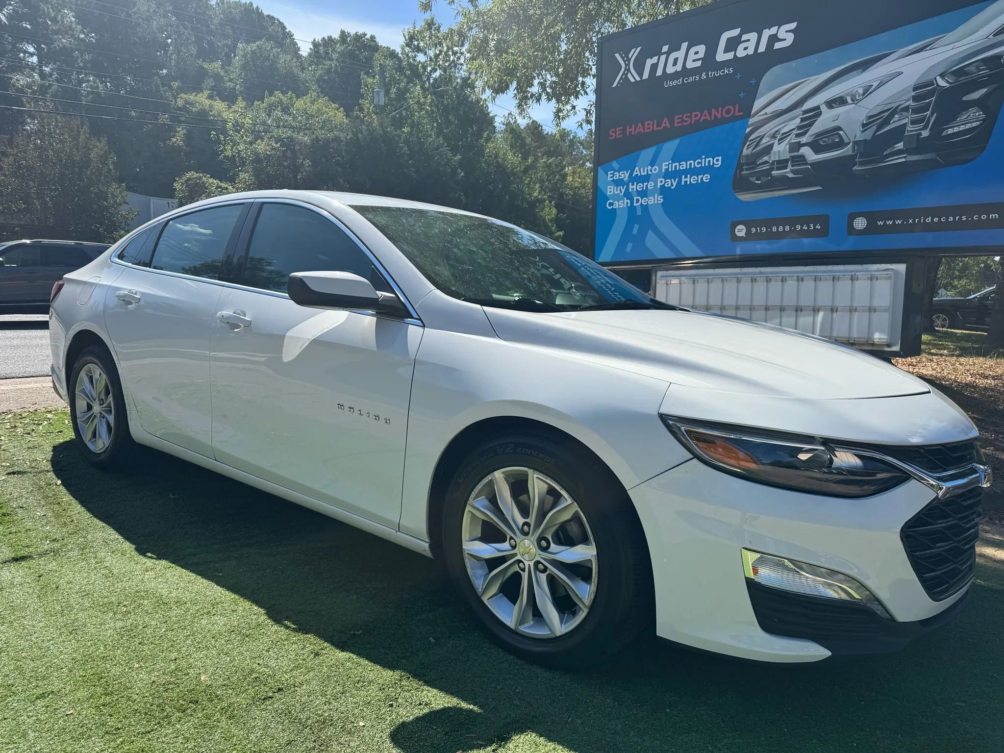 Used 2020 Chevrolet Malibu LT image 2