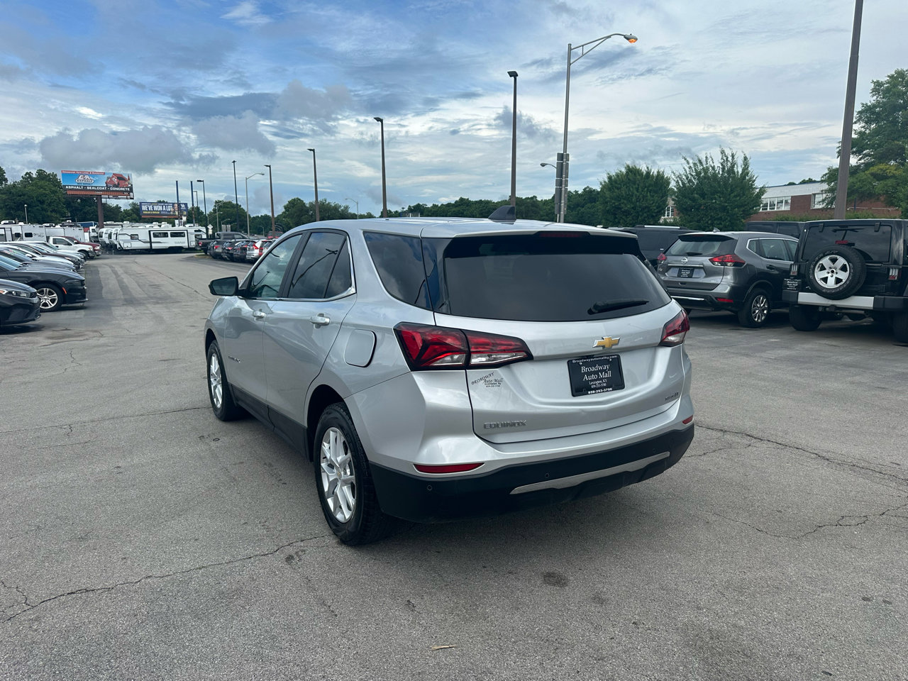 Used 2022 Chevrolet Equinox LT w/ Driver Convenience Package image 5