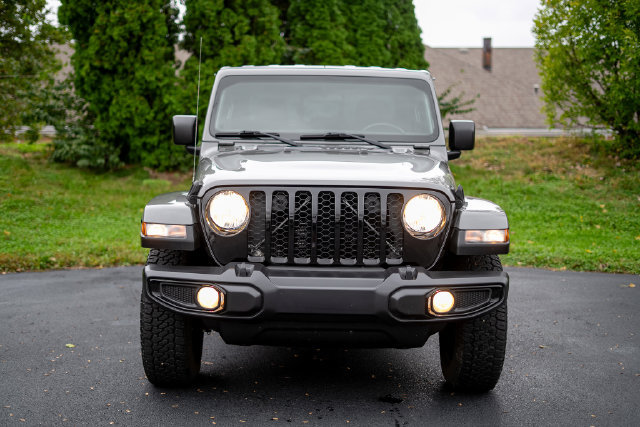 Used 2021 Jeep Gladiator Sport AWD/4WD image 2