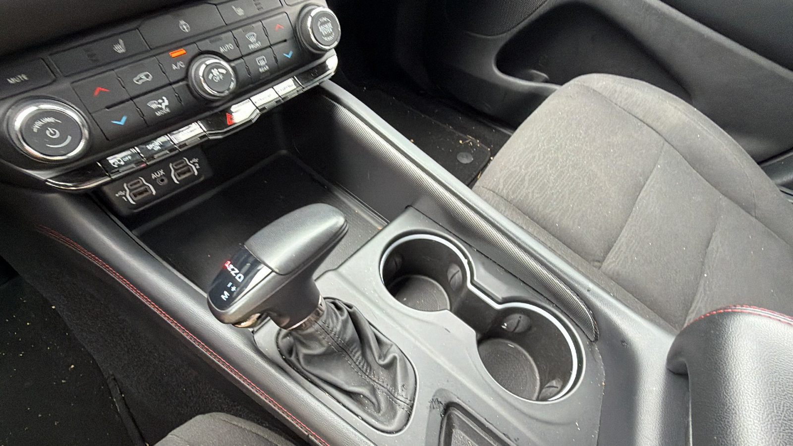 Used 2025 Dodge Durango GT AWD/4WD image 32