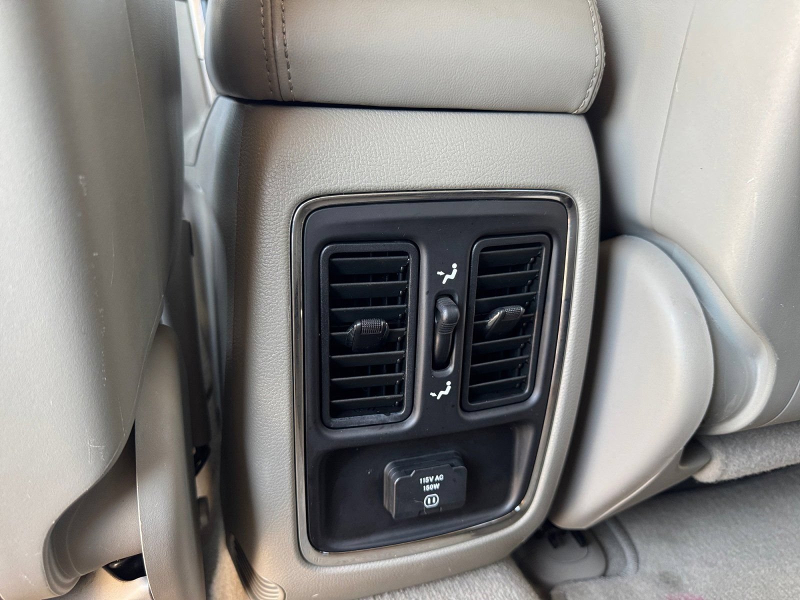 Used 2011 Jeep Grand Cherokee Laredo RWD image 18