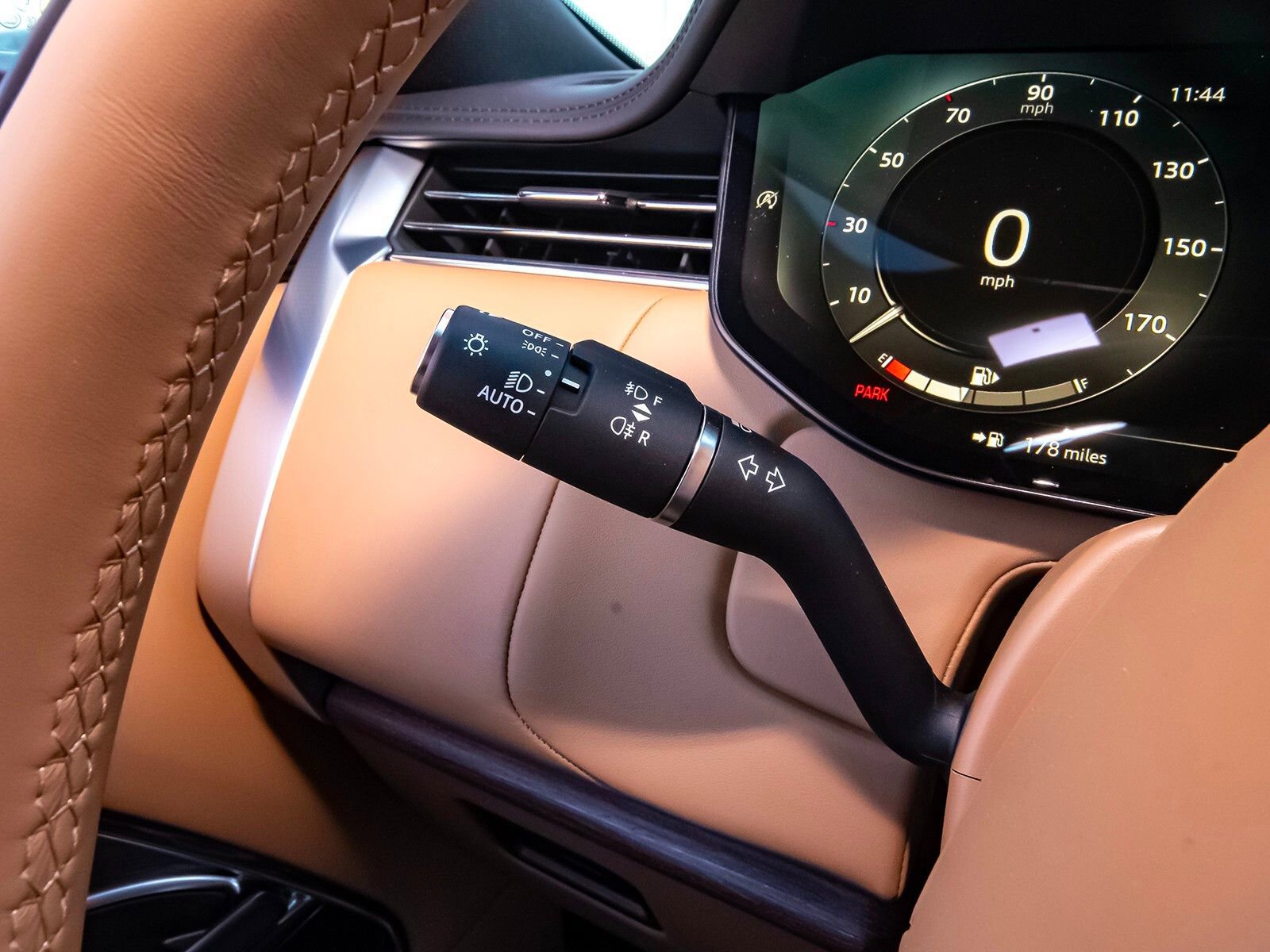 New 2025 Land Rover Range Rover SE image 12