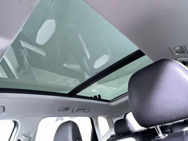 Used 2025 Volkswagen Taos SEL image 22