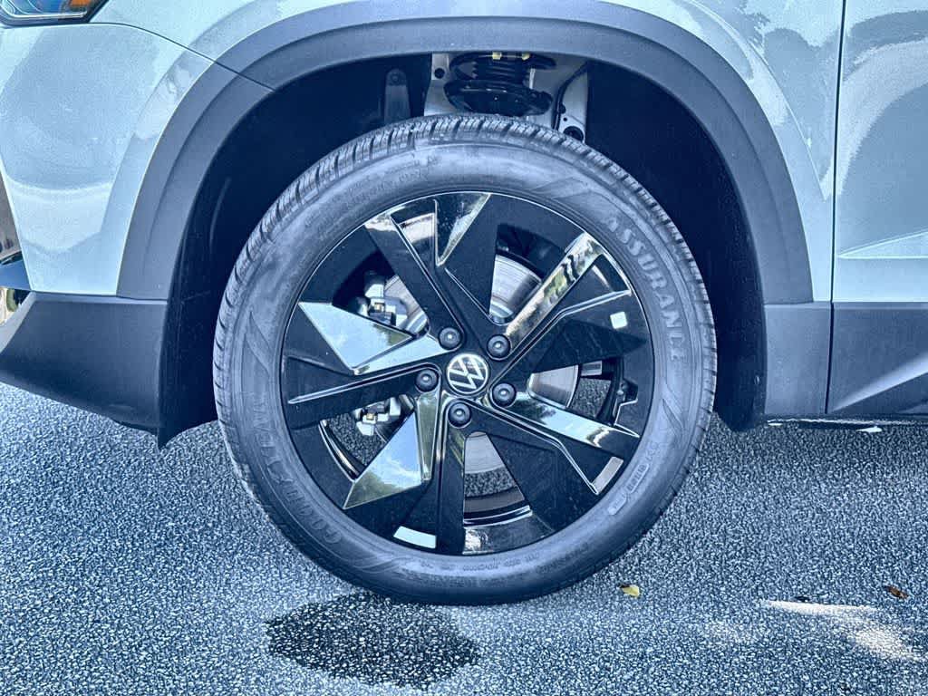 New 2026 Volkswagen Taos SE FWD image 11