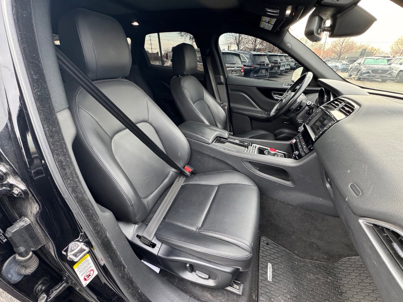 Used 2018 Jaguar F-PACE Premium image 10