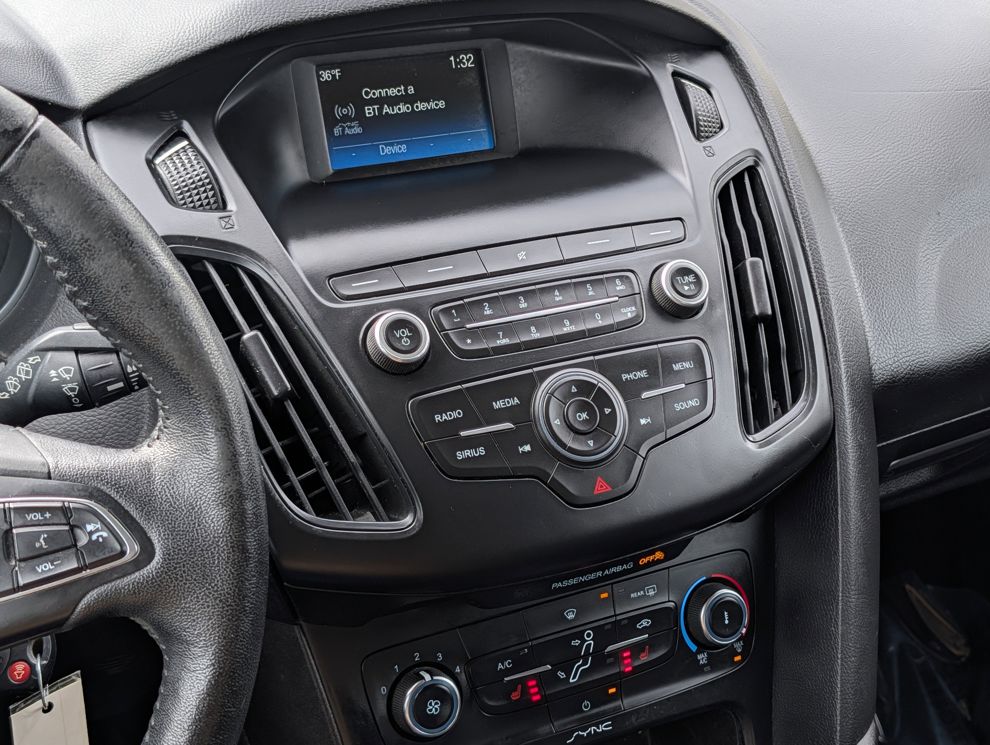 Used 2018 Ford Focus SE w/ Cold Weather Package image 17