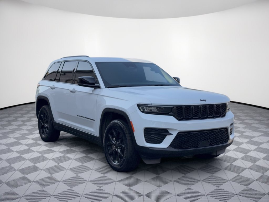 Used 2024 Jeep Grand Cherokee Altitude AWD/4WD image 7