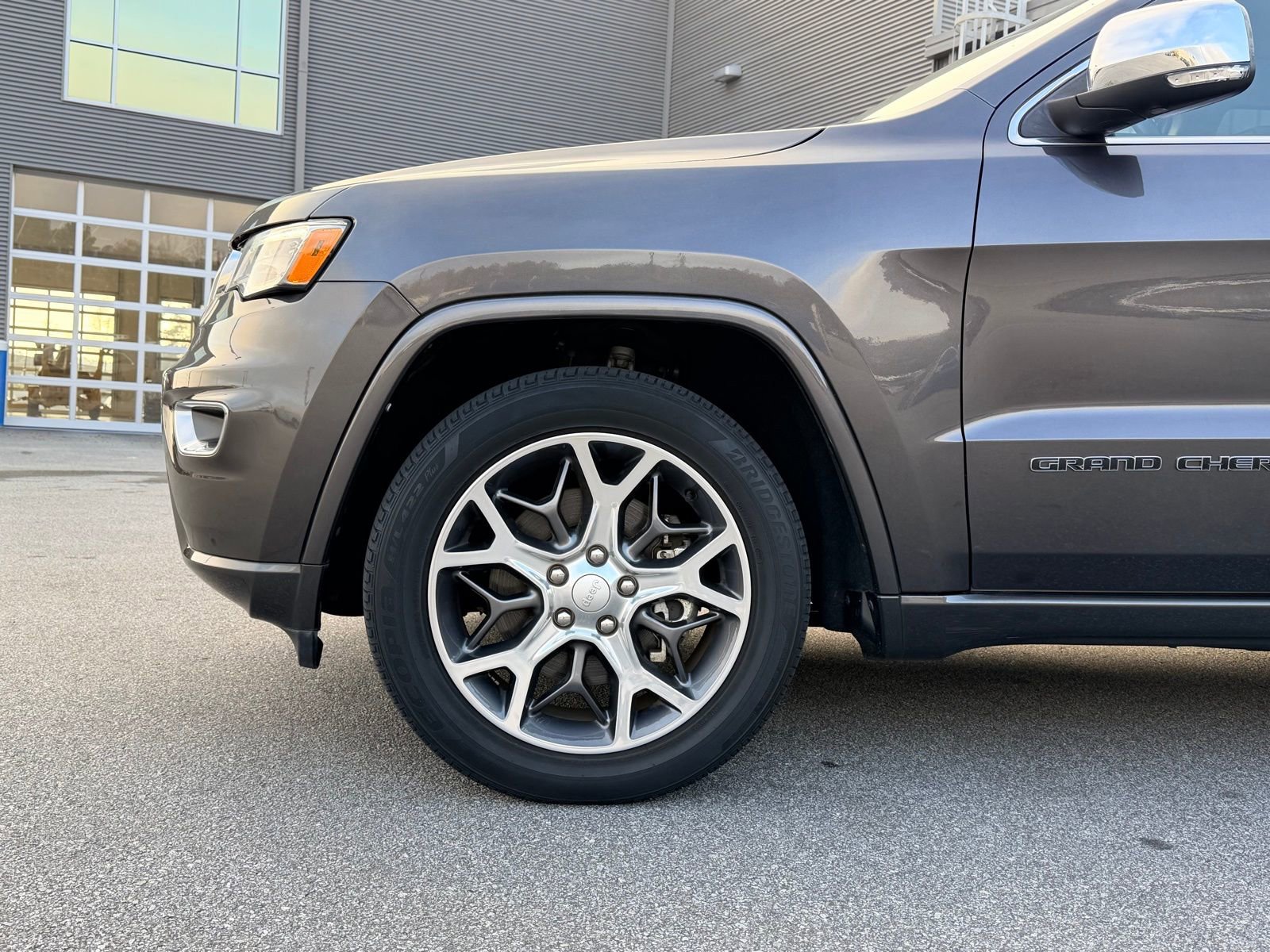Used 2021 Jeep Grand Cherokee Overland RWD image 4