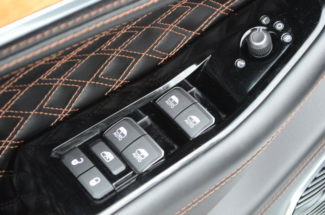Used 2024 Jeep Grand Cherokee Summit AWD/4WD image 22