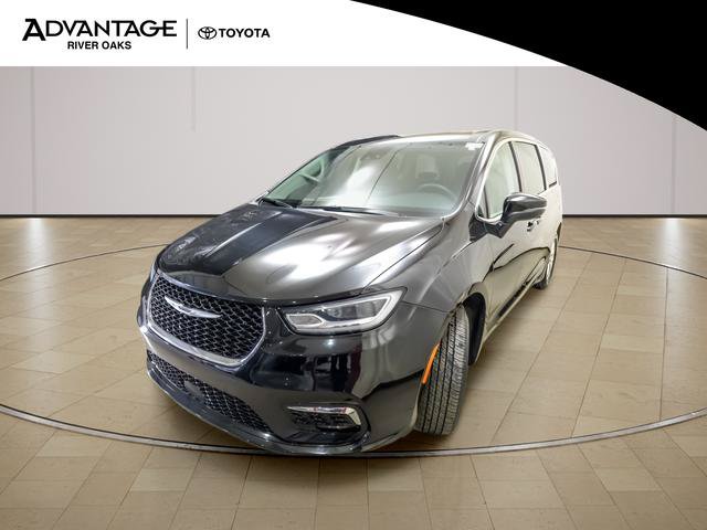 Used 2023 Chrysler Pacifica Touring-L FWD image 4
