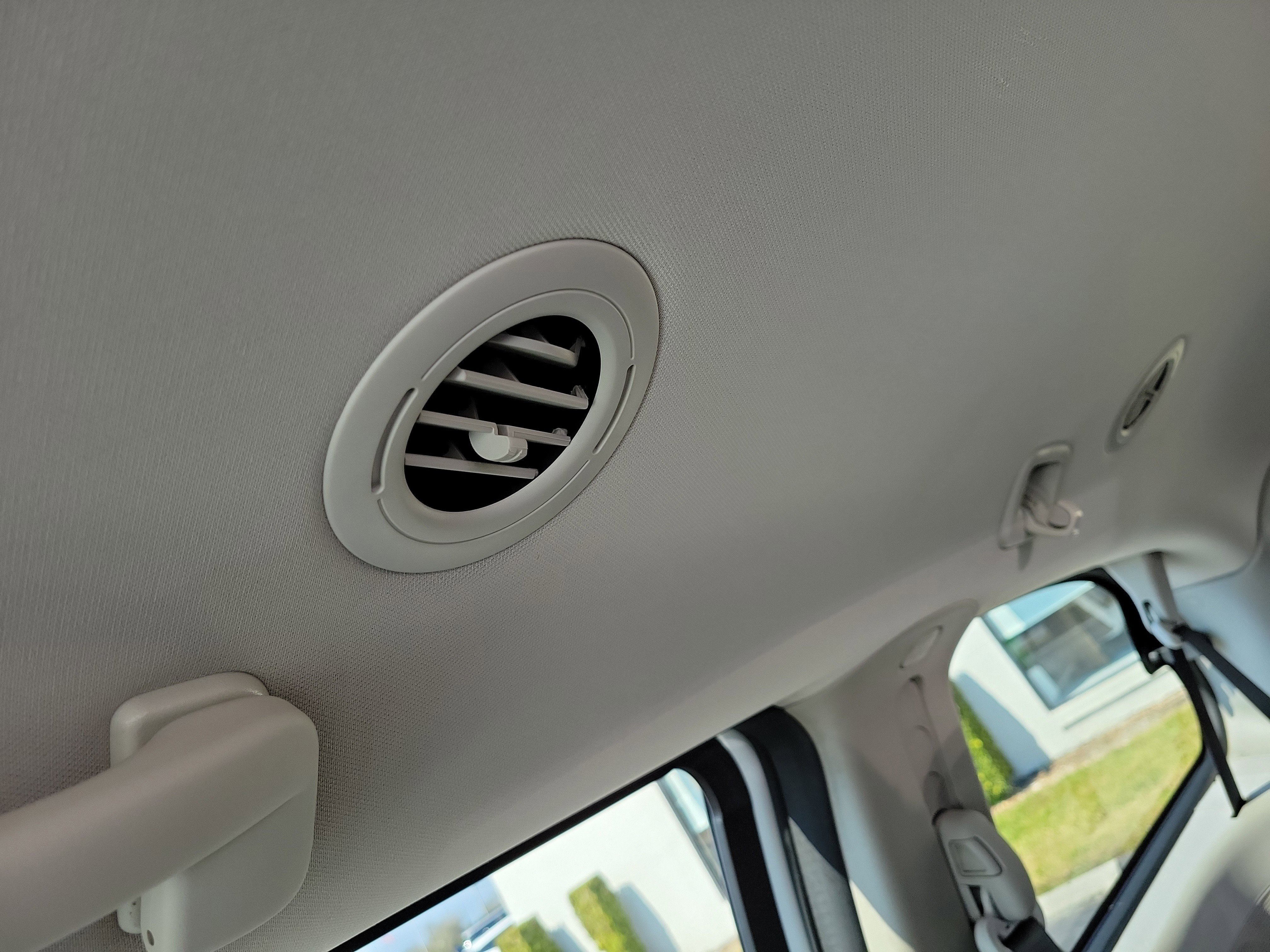 Used 2018 Dodge Grand Caravan SE image 19