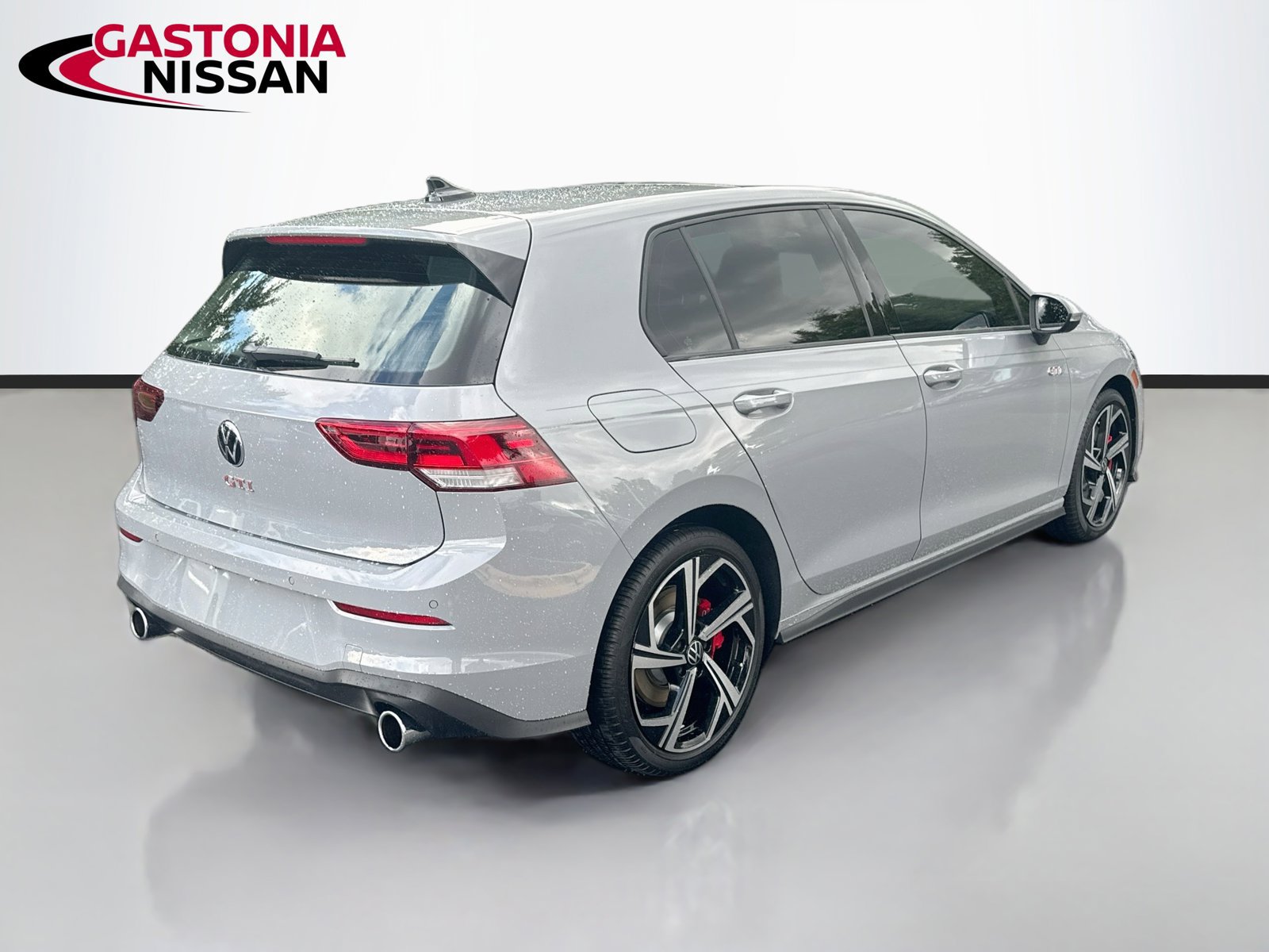 Used 2025 Volkswagen GTI SE FWD image 9
