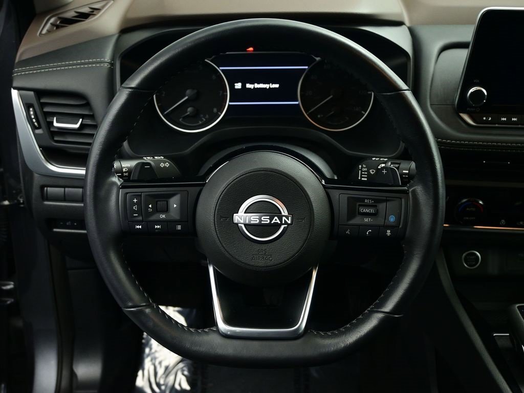 Used 2023 Nissan Rogue SV w/ SV Premium B Package image 3