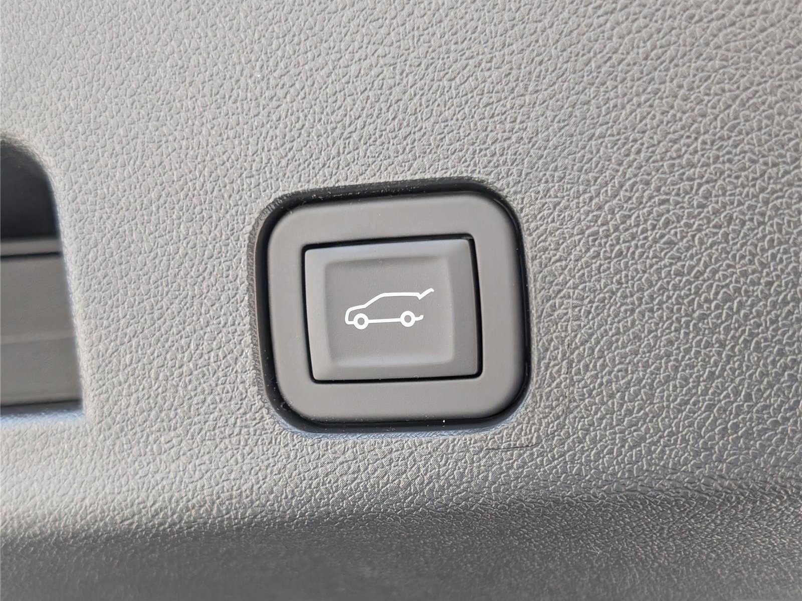 New 2027 Chevrolet Traverse LT w/ Driver Confidence Package FWD image 11