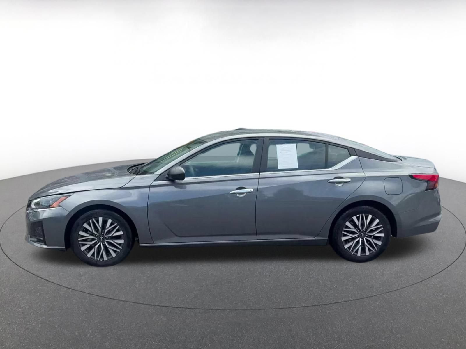 Used 2025 Nissan Altima 2.5 SV FWD image 8