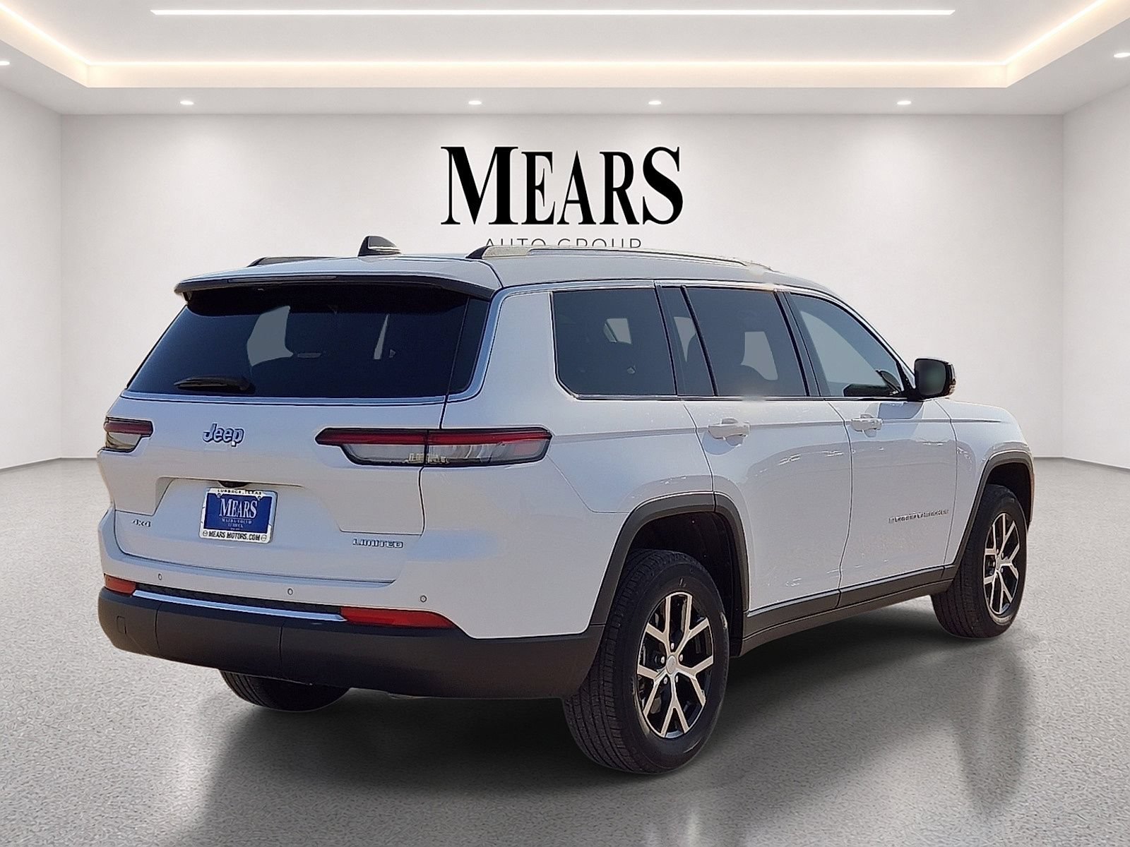 Used 2023 Jeep Grand Cherokee L Limited AWD/4WD image 5