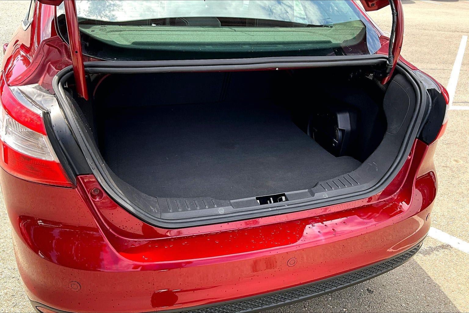 Used 2013 Ford Focus Titanium w/ Titanium Handling Pkg FWD image 3