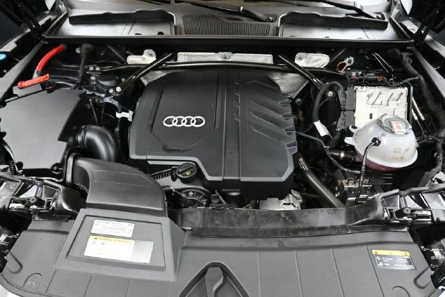 Used 2024 Audi Q5 2.0T Premium w/ Convenience Package AWD/4WD image 9
