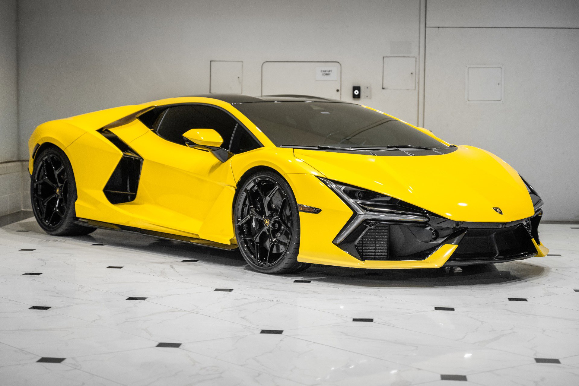 Used 2024 Lamborghini Revuelto image 3