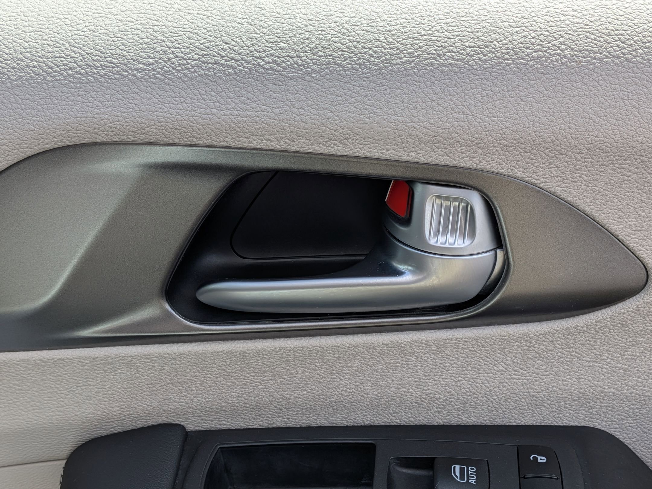 Used 2024 Chrysler Pacifica Touring-L image 34