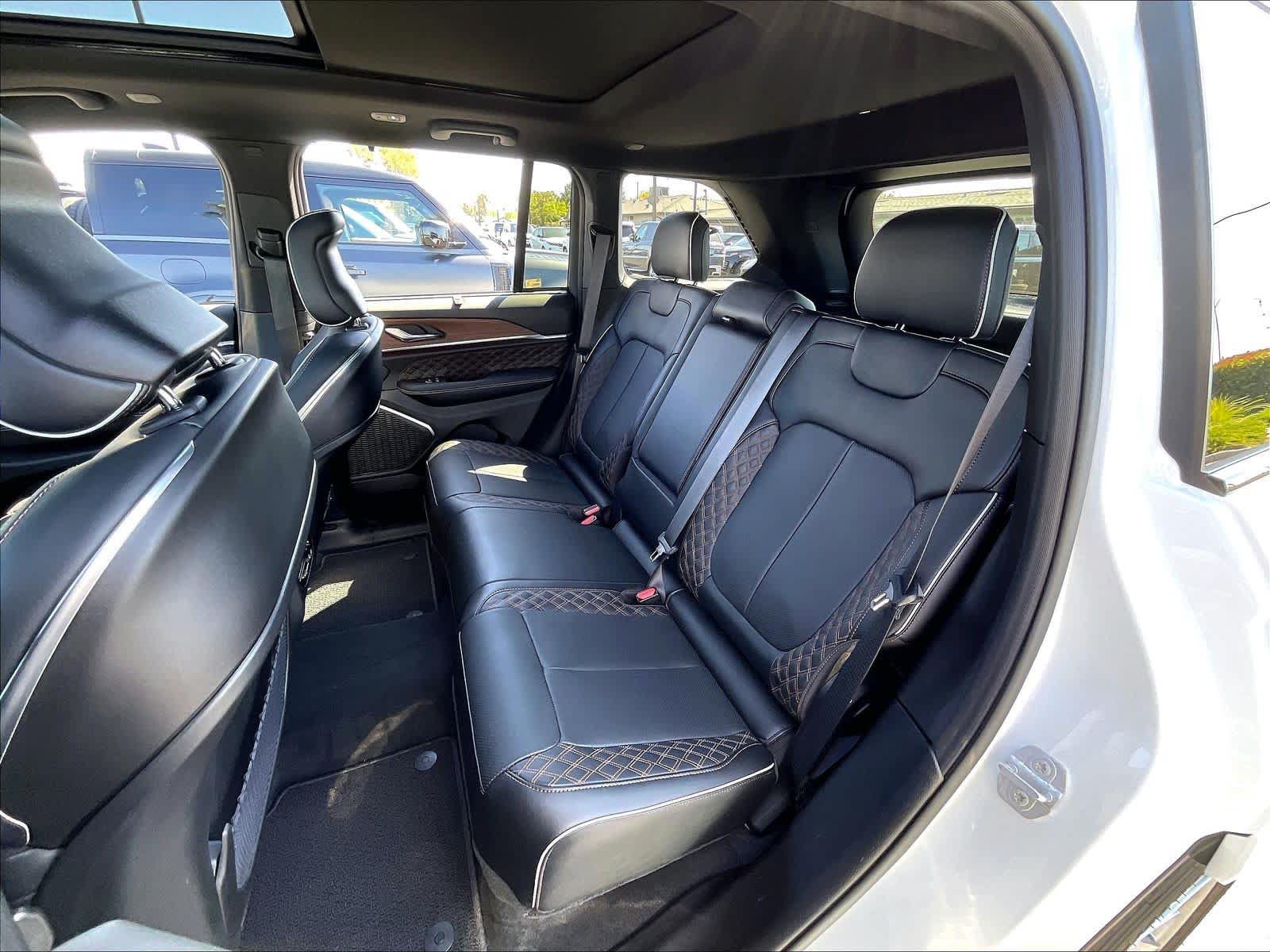 Used 2025 Jeep Grand Cherokee Summit w/ Adv Protech Group IV AWD/4WD image 28