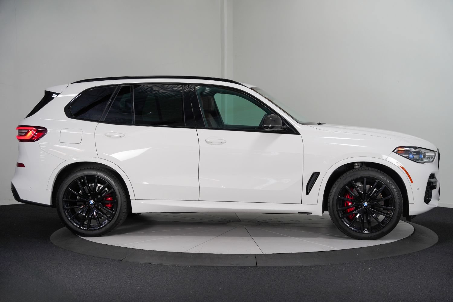Used 2023 BMW X5 M50i w/ Executive Package AWD/4WD image 9
