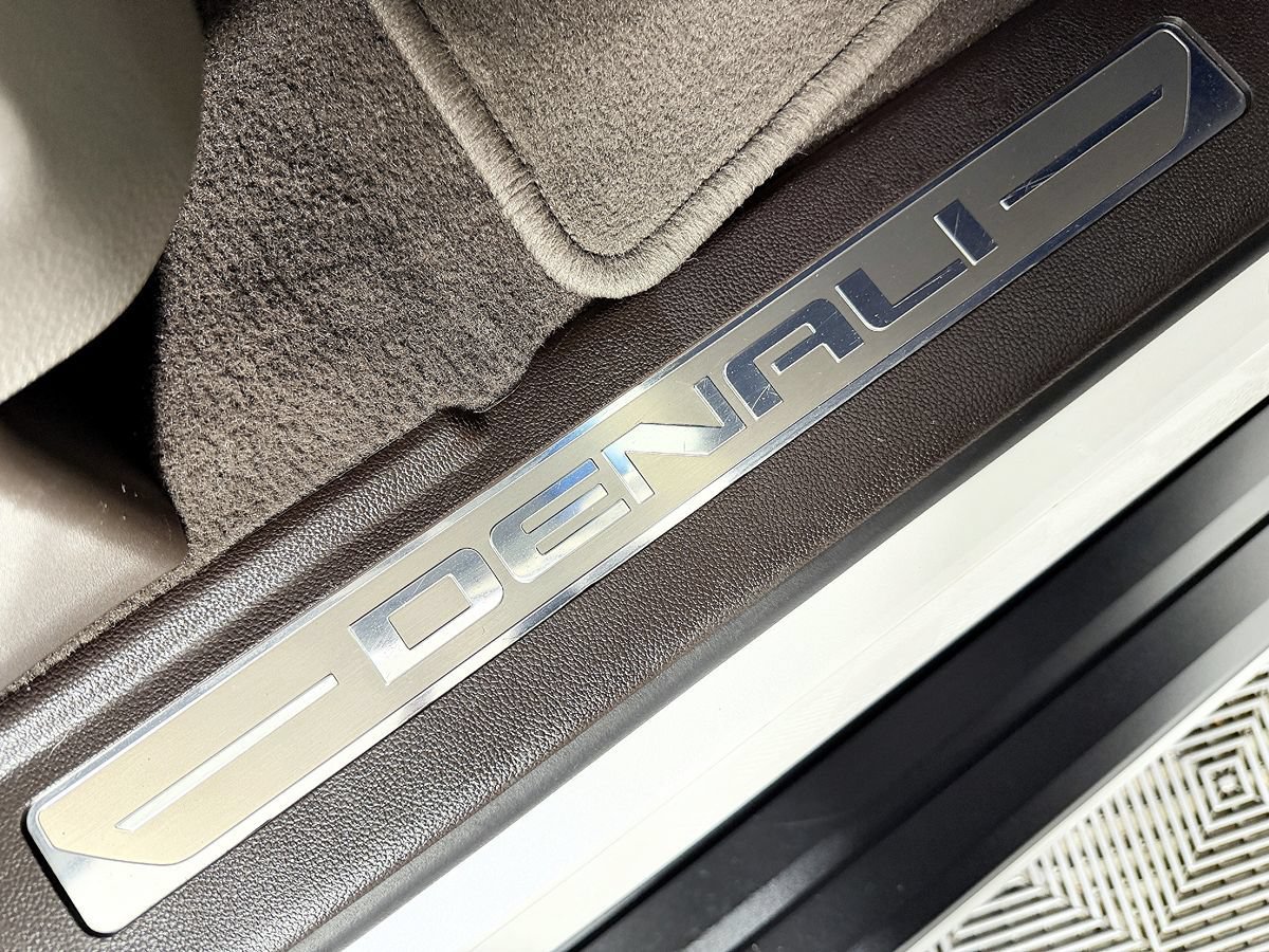 Used 2019 GMC Yukon Denali w/ Denali Ultimate Package AWD/4WD image 56