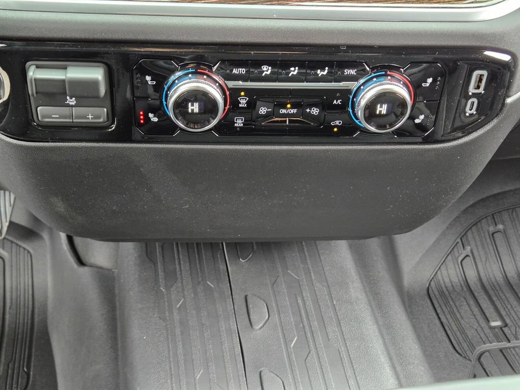 New 2026 GMC Sierra 1500 Elevation w/ Elevation Select Package AWD/4WD image 17