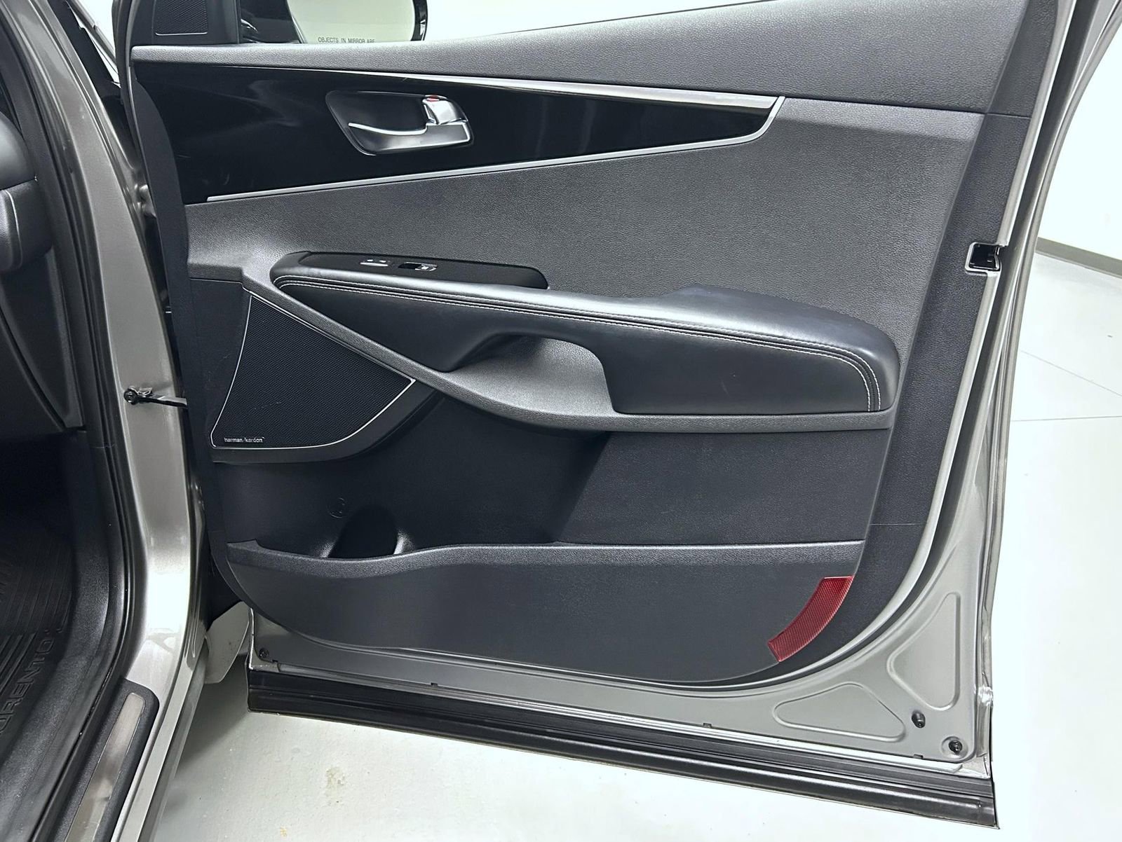 Used 2019 Kia Sorento SX image 16