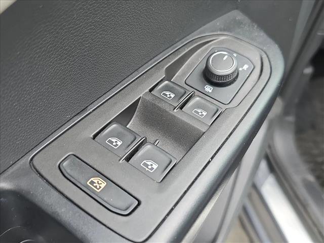Used 2025 Volkswagen Taos SE image 8