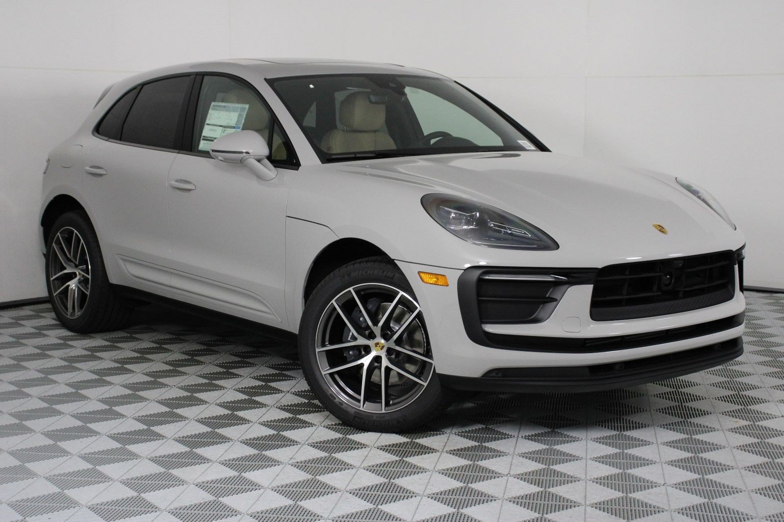 New 2026 Porsche Macan AWD/4WD image 9