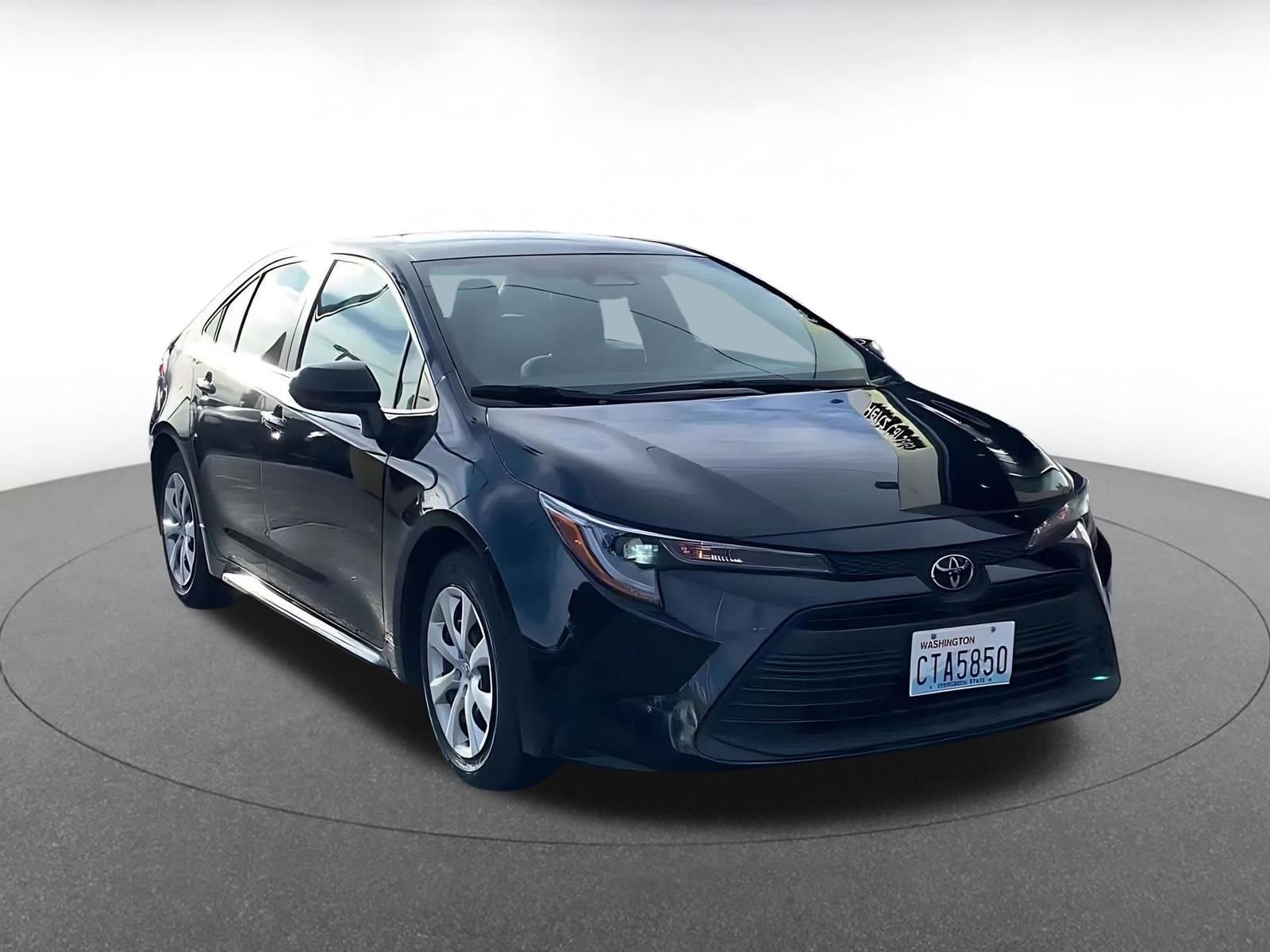Used 2025 Toyota Corolla LE image 3
