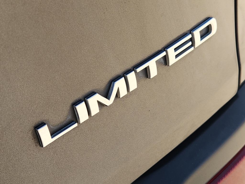 Used 2016 Jeep Cherokee Limited FWD image 12