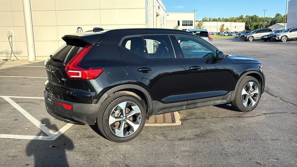 Certified 2026 Volvo XC40 B5 Plus AWD/4WD image 28