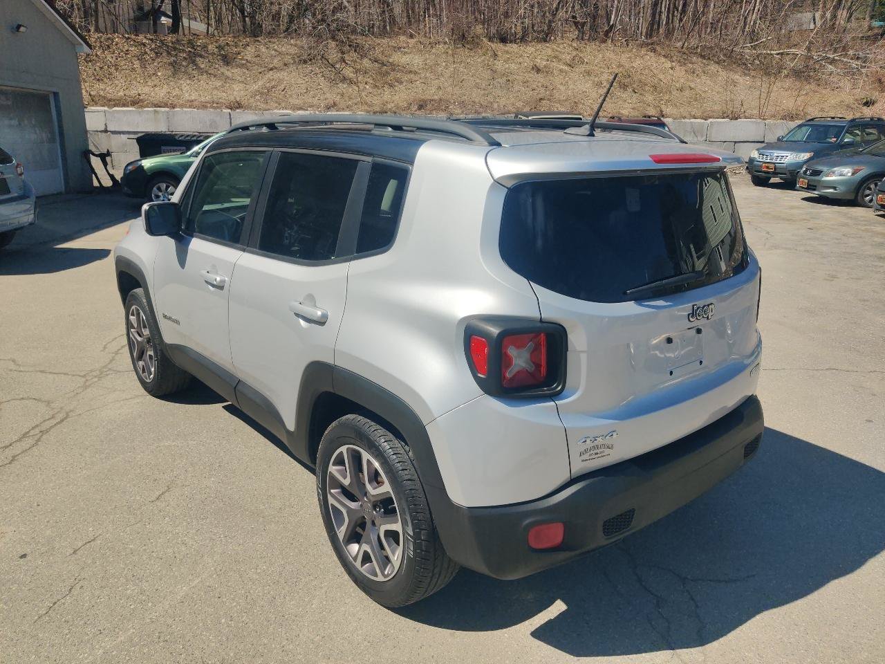 Used 2015 Jeep Renegade Latitude image 4