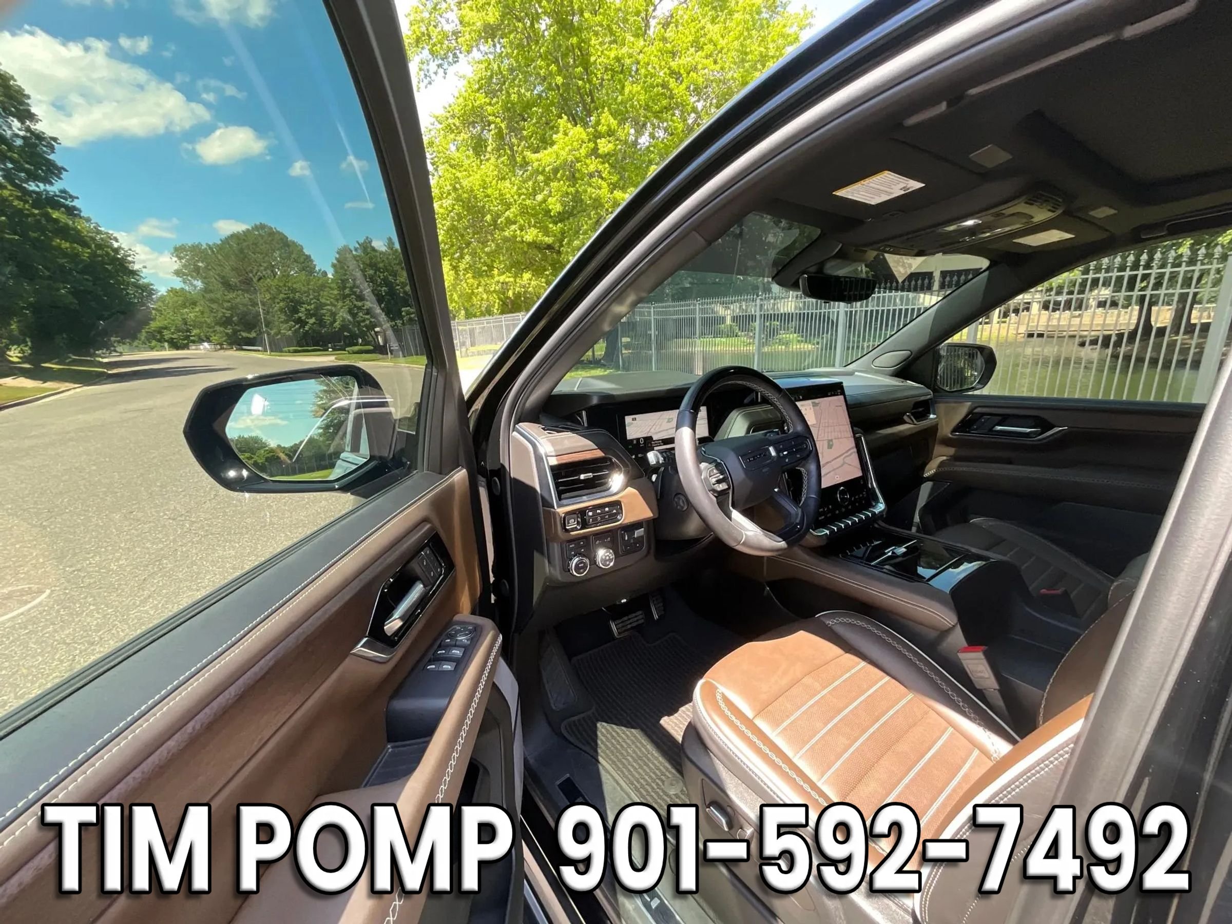 Used 2025 GMC Yukon Denali Ultimate AWD/4WD image 10