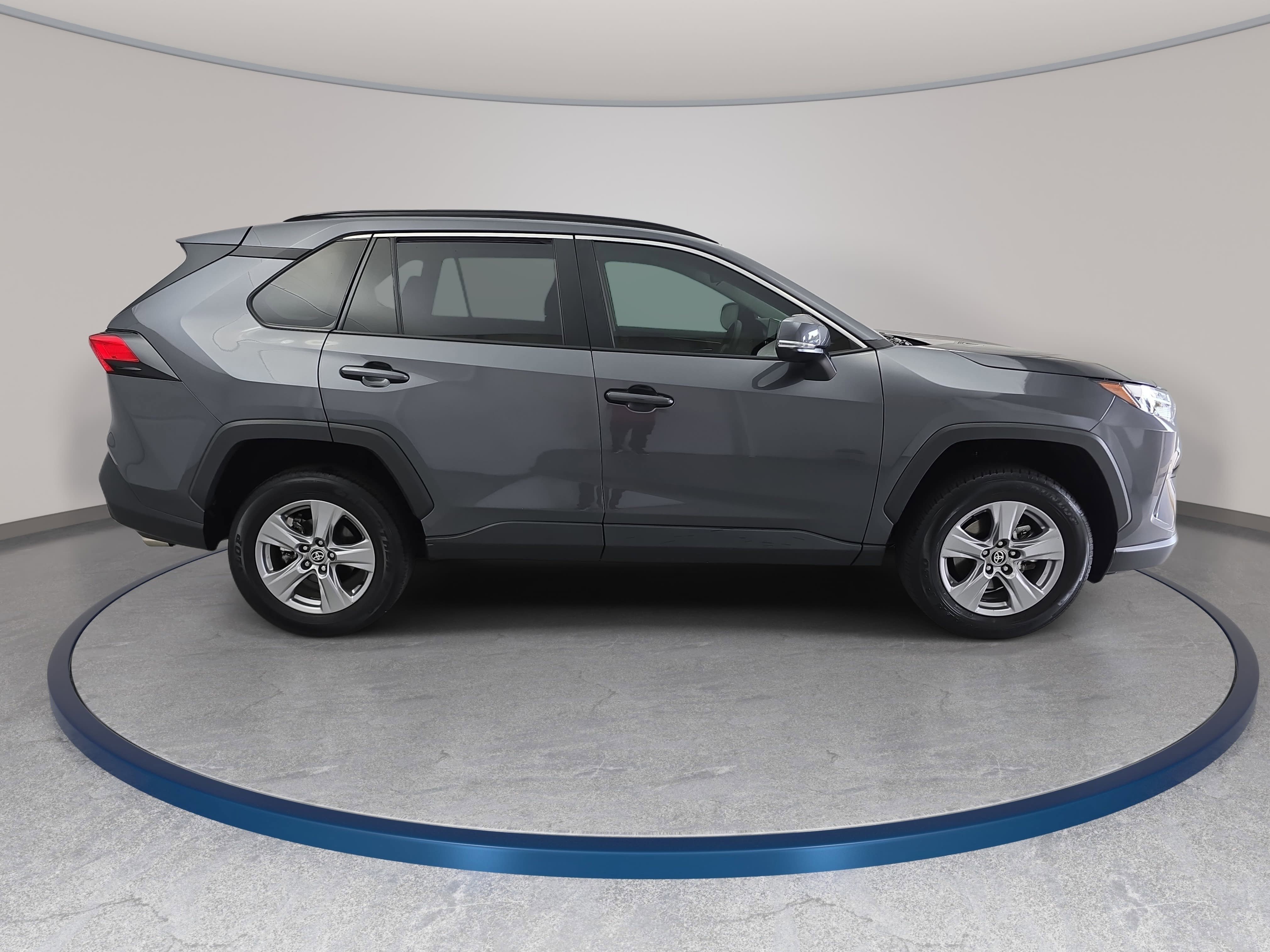 Used 2023 Toyota RAV4 XLE w/ Convenience Package FWD image 4