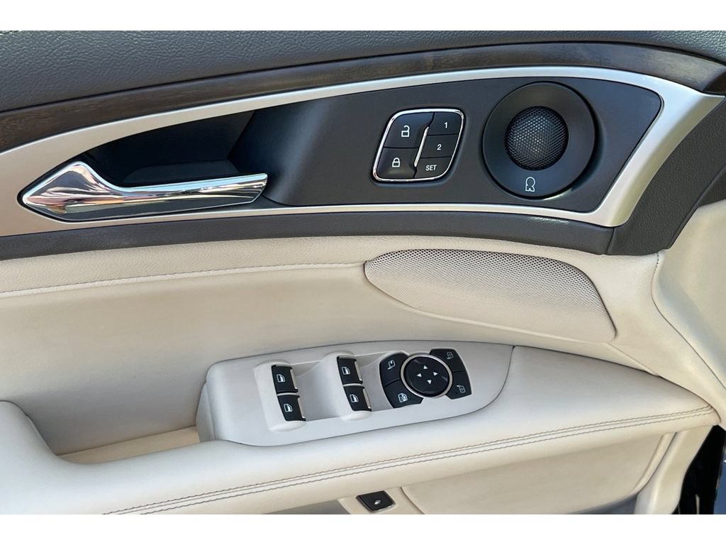 Used 2018 Lincoln MKZ Reserve FWD image 13